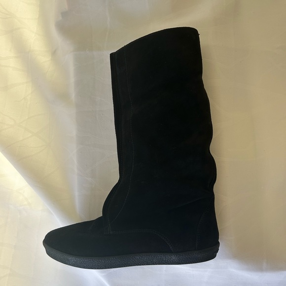 Burberry Stanmore Shearling Winter Boot in Black - Picture 10 of 10